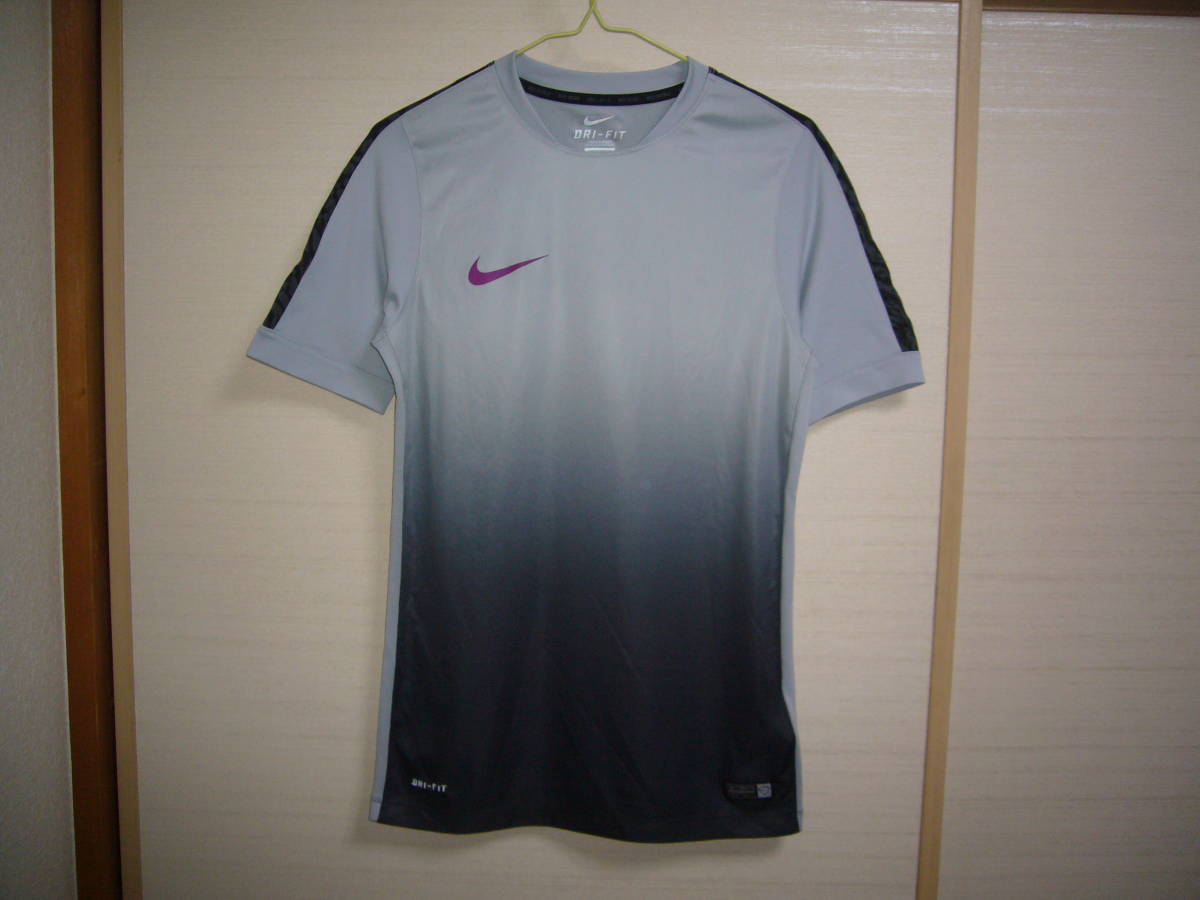 ナイキ 半袖シャツ グレー黒 Sサイズ拍卖