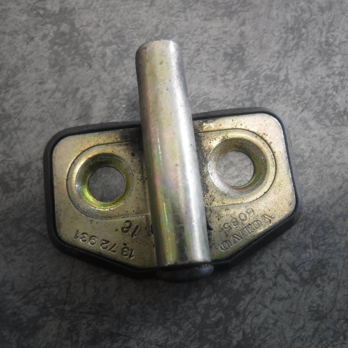 VOLVOボルボ850ドア ロック ストライカー8B5252キャッチ フロントドア左リアドア右リヤGLE前後共通1372931 部品取り車あります拍卖