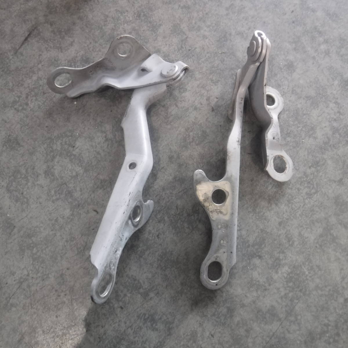 スプリンター マリノAE101ボンネットヒンジ左右フロント右フード左ヒンジ蝶番192トヨタ純正AE100 部品取り車あります拍卖