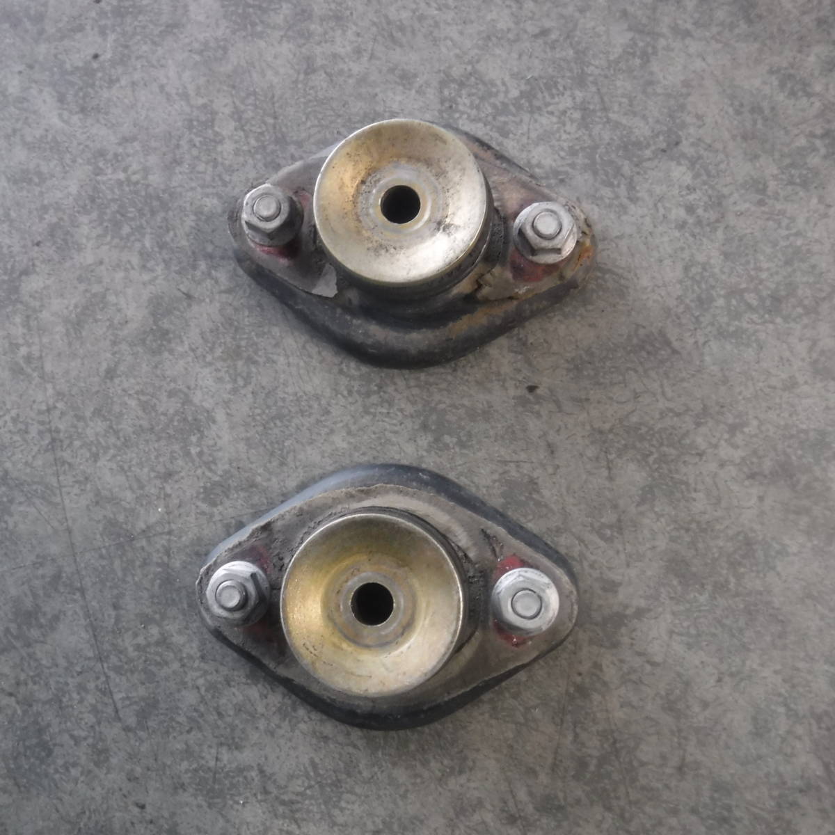 BMW3シリーズE30リア左右ショックアブソーバー純正アッパーマウントE36サポートE46ゴム325ブッシュ318リヤ320ダストカバー33521092362拍卖