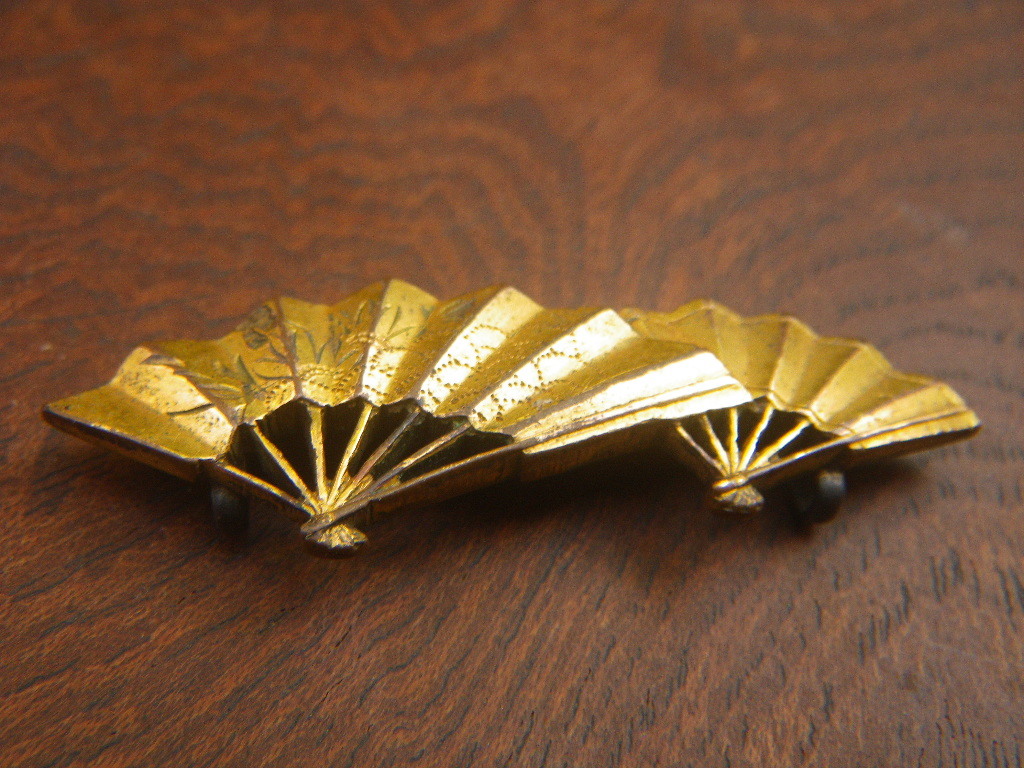 和装小物 舞扇 帯留め 彫金細工 純金張 金工 おびどめ 華道 着物 日本舞踊 能楽 狂言 歌舞伎 演劇 撮影 扇子型拍卖