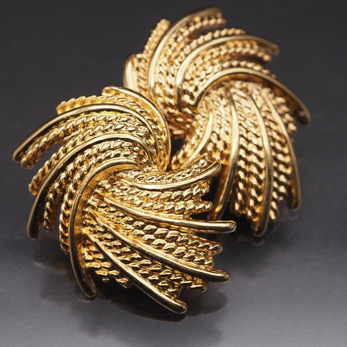 J793 MONET モネ イヤリング ゴールド デザイン拍卖