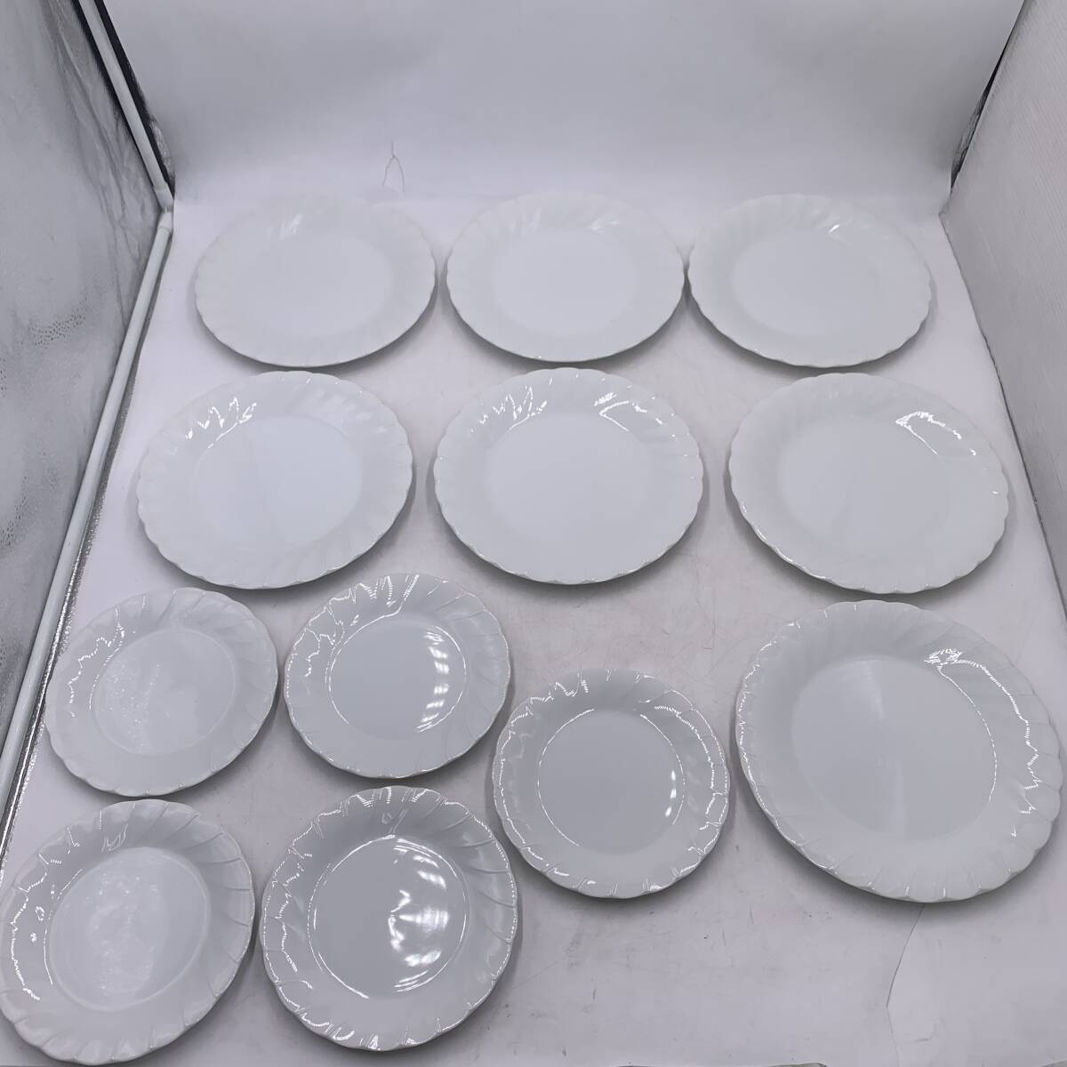 【中古美品】白いお皿 シンプルなお皿 大7枚/小5枚 計12枚 食器 皿 食卓 プレート 平たい丸皿 装飾拍卖