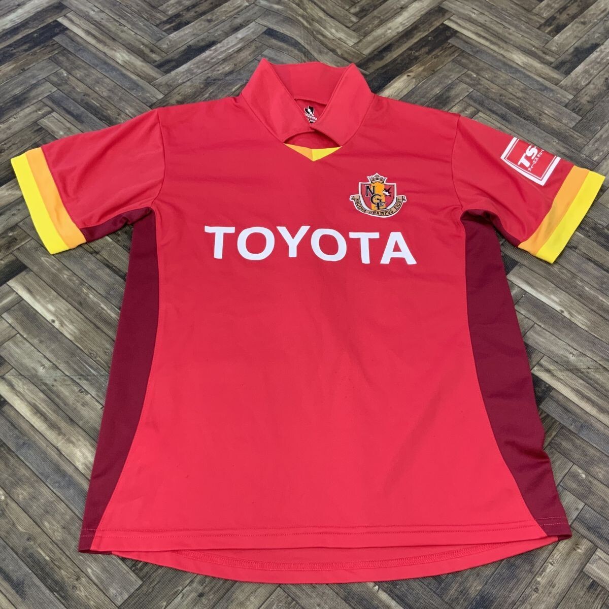 QS1358 Jリーグofficial 名古屋グランパスエイト応援ユニフォーム サポーター サッカー レッド メンズM拍卖