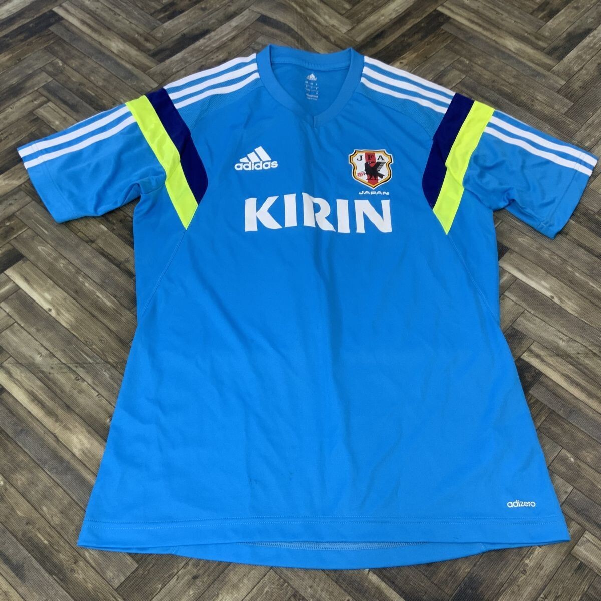 QS1327 adidas アディダス サッカー日本代表応援ユニフォーム KIRIN 半袖Tシャツ 水色 メンズM拍卖