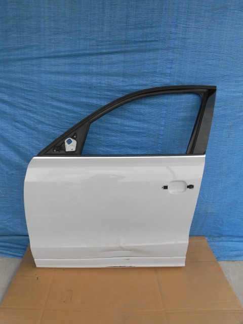 AJ901 アウディ Q5 8R フロントドア 左 白拍卖