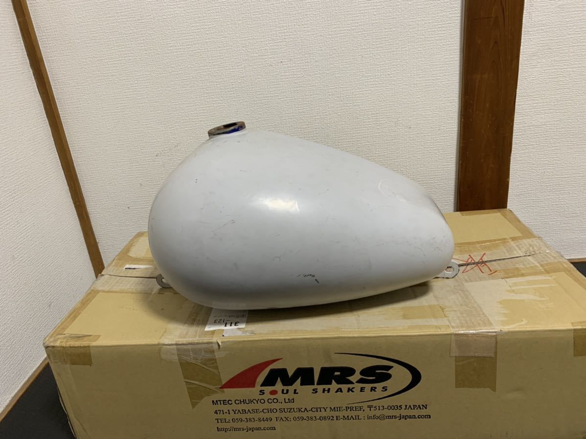 希少!! ピーナッツ タンク スポーツスターXL883ダイナFXDソフテイルXLH1200ショベルFXSパンFLST ドラッグスター TW SR マグナ拍卖