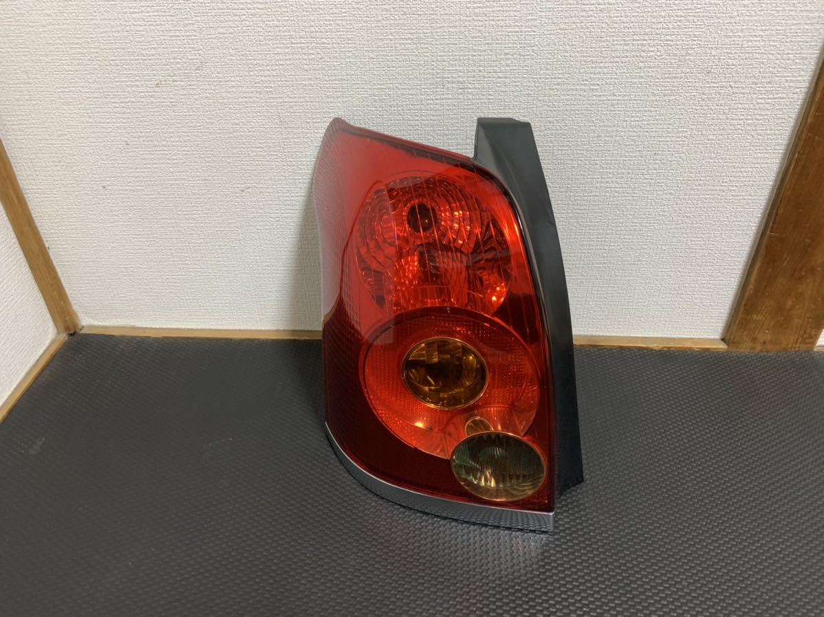 即決!! 格安! トヨタ アベンシス 球付き!! テールランプ 美品!! AZT250 TOYOTA テールライト拍卖