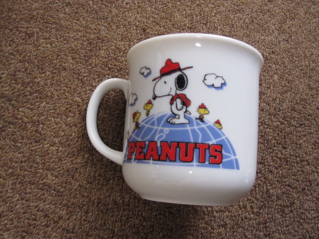 非売品 PEANUTS ピーナッツ 2001年 三和銀行 SNOOPY スヌーピー マグカップ 陶器製 10段階9程度 高さ7.8cm拍卖