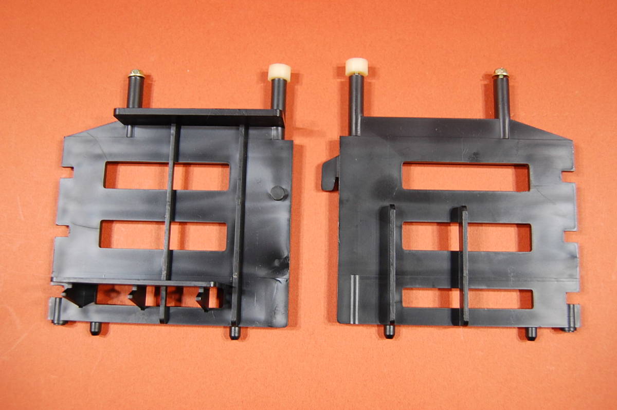 NEC PC8801mk2FR 本体背面 拡張スロット用 カードホルダー 1台分 2個セット 現状渡し ジャンク扱いにて 拍卖