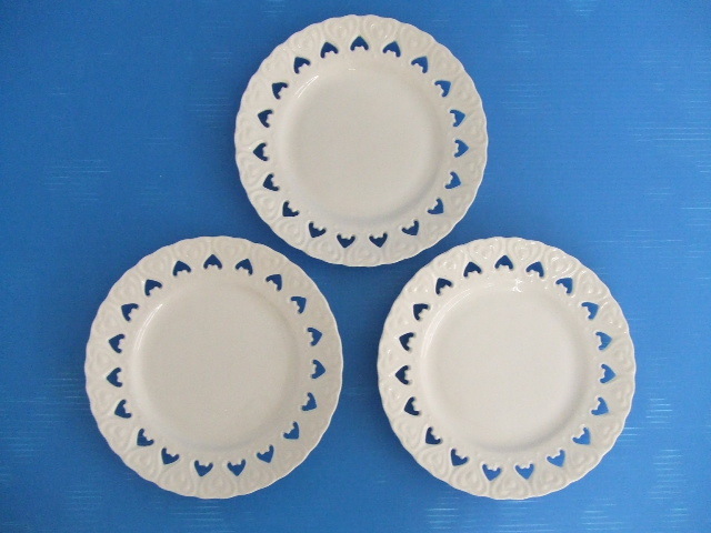 【お買得!】★平丸皿3枚セット★白/ハート模様 直径約20cm 長期自宅保管品拍卖