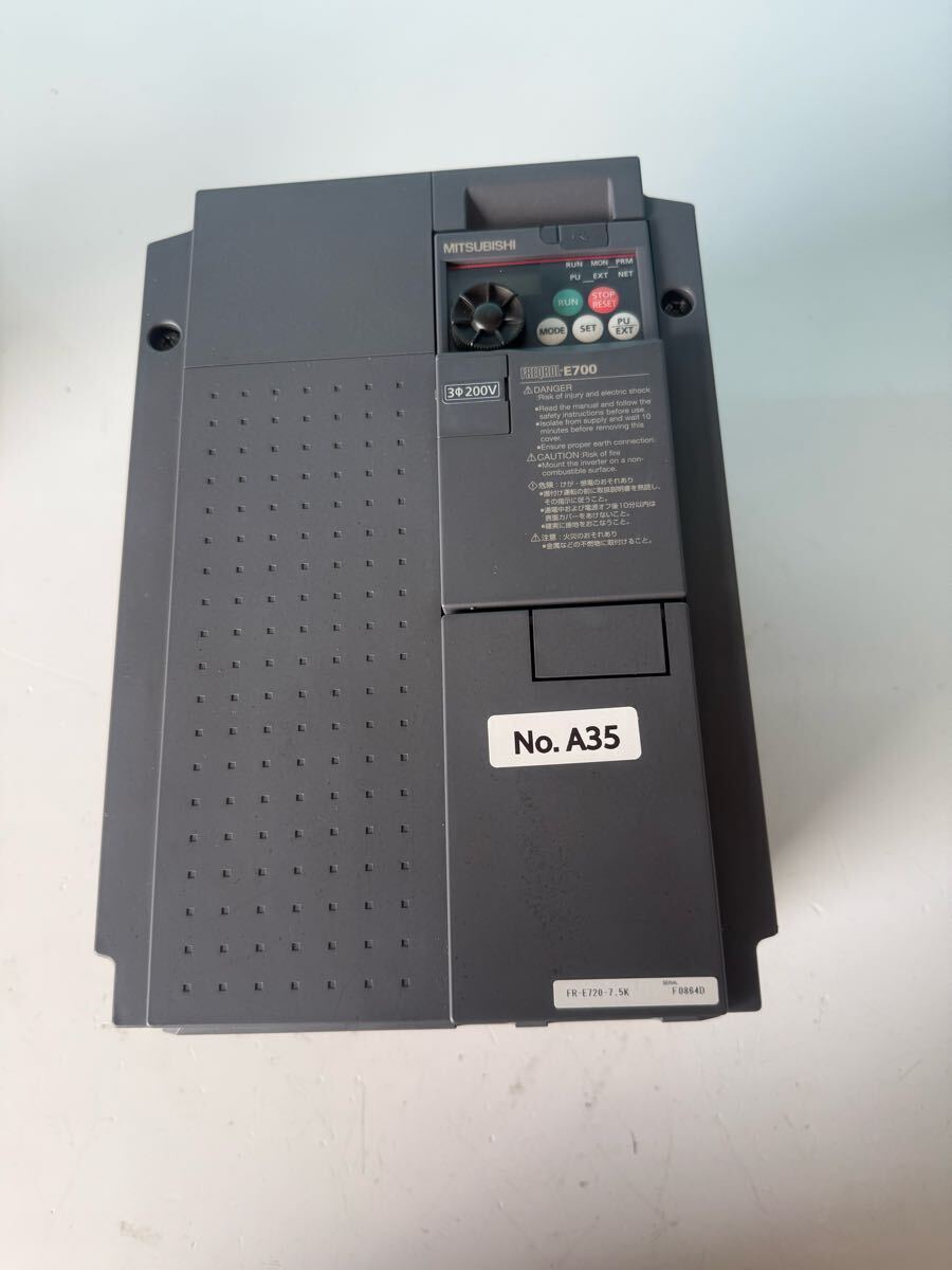 No.A35 MITSUBISHI INVERTER FR-E720-7.5K AC INPUT 3PH220v 7.5KW動作確認済み拍卖