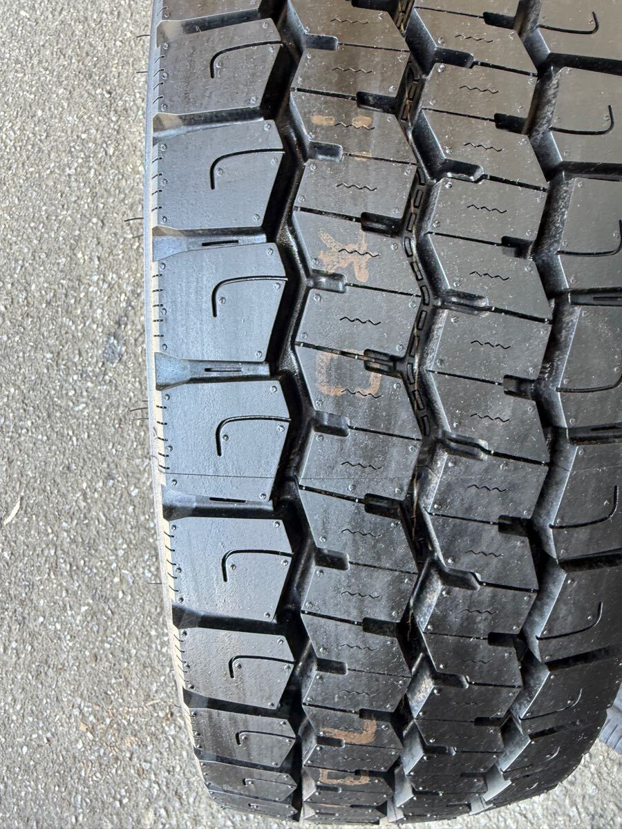 新品同じ イボ付き ダンロップ 小型トラック バス用オールシーズンタイヤ SP LT22 225/70R16 117/115N 1本拍卖