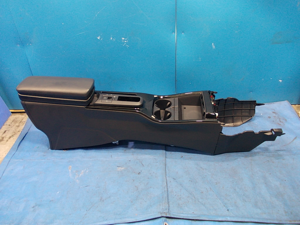 MXWH60/MXWH65/プリウス G センターコンソール拍卖