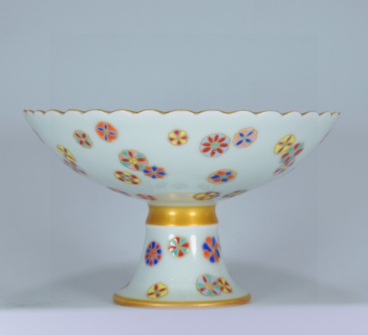 旧蔵 大清 道光年制 官窯 エナメル彩 塗金皮球花 刮角 高足果盤 陶芸 古陶磁器 中国磁器 極細工 中国古玩 骨董品 古美味 207拍卖