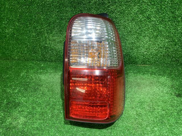 ハイラックスサーフ GF-RZN185W 右テールランプ 81550-35220拍卖
