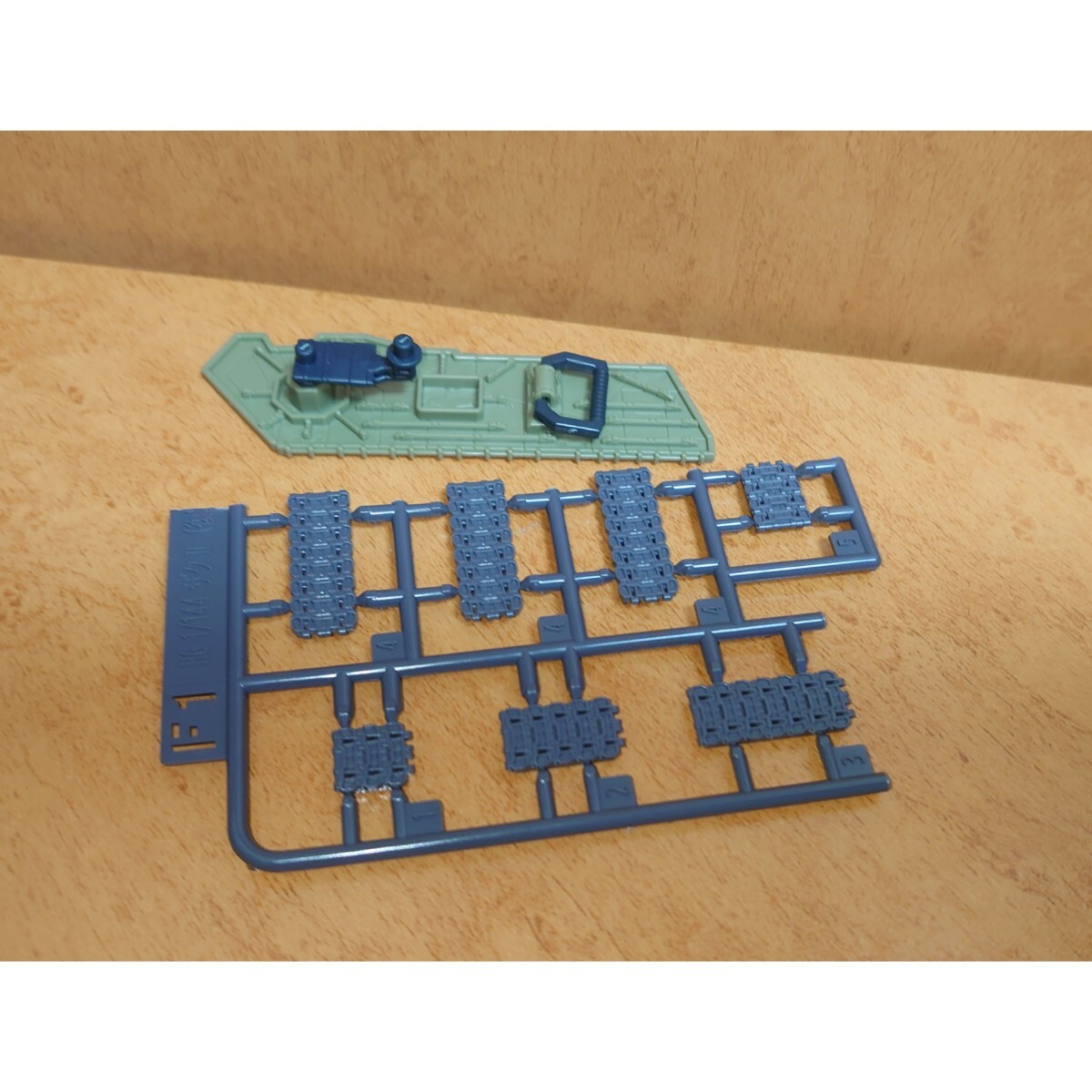 HG 1/144 ザクIIF型 ルショーン機&無識別型ザクII ルショーン機 (復讐のレクイエム) ジャンク パーツ 21拍卖