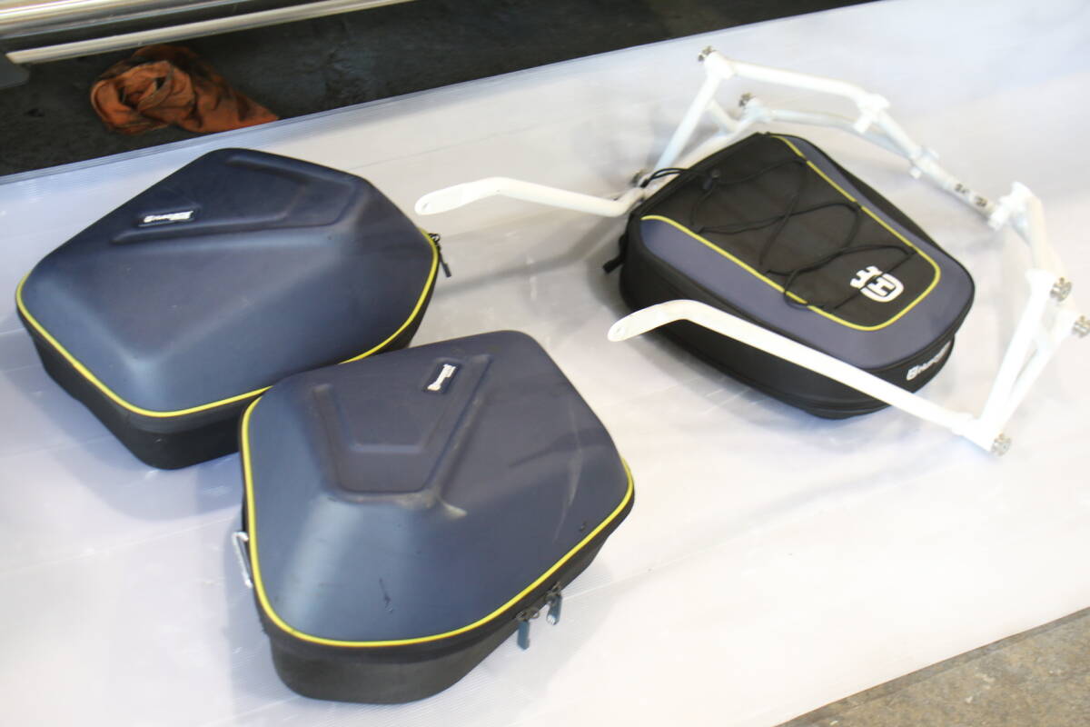 Husqvarna 701 ENDURO ハスクバーナ701スーパーモト 純正オプション サイドバッグ トップバッグ キャリアのフルセット 中古美品拍卖