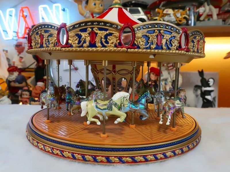 ミスタークリスマス メリーゴーランドオルゴール拍卖