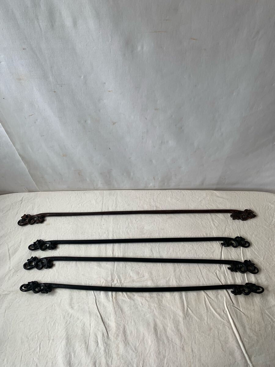 デザインが素敵な木彫イカットハンガー4本セット インテリアディスプレイアンティークビンテージオブジェアジアンバリタイ雑貨エスニック拍卖