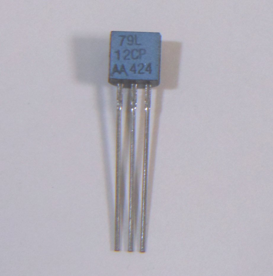 三端子レギュレータ MC79L12CP 20個 (負電圧 12V出力)拍卖