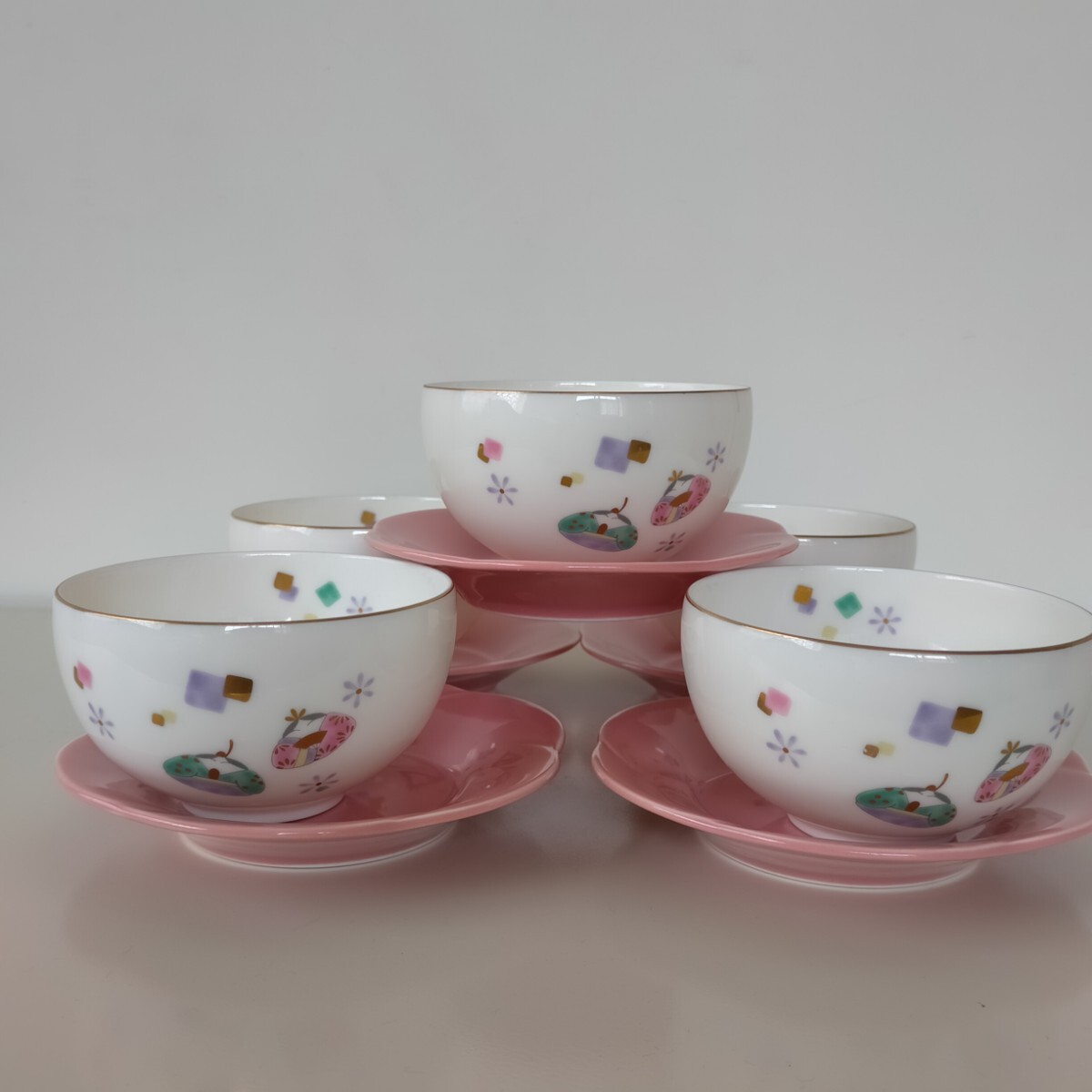 未使用保管品  前畑陶器 庫山窯  お雛様柄 お湯呑みに茶たく?セット  5客にて お皿は小皿としてもお使い可 拍卖