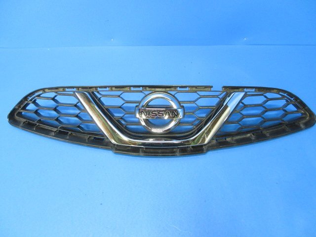 【即決有】 日産 マーチ K13 後期 純正 フロント グリル 62310-3HM0A (B045353)拍卖