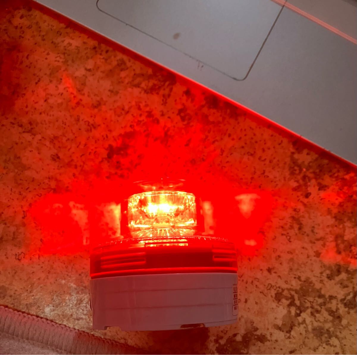 愛知 パトライト 回転灯 赤 手動 セキュリティ LED アクア ランクル プリウス アルファード レクサス ハイエース クラウン rx 拍卖