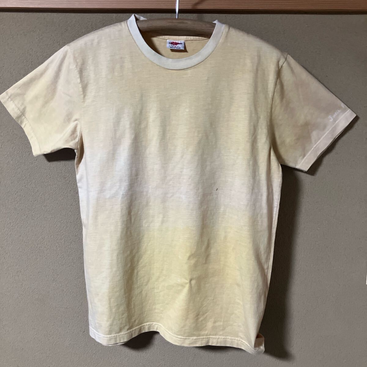 ガイジンメイド、ジャックフルーツ草木染めT-シャツ拍卖