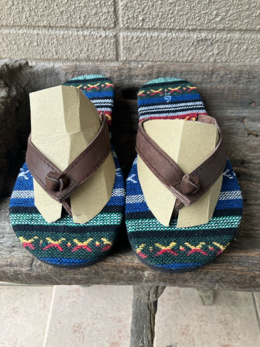 ガイジンメイド。タイ山岳民族カラフル古布ソールラバー底サンダル タイプ-B拍卖