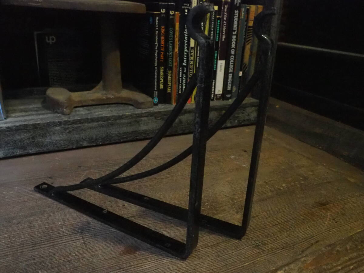 【古いアイアン棚受け2個】鉄製ブラケット古道具アンティーク骨董リフォーム収納スペースDIY雑貨インテリア物置建具壁面インダストリアル拍卖