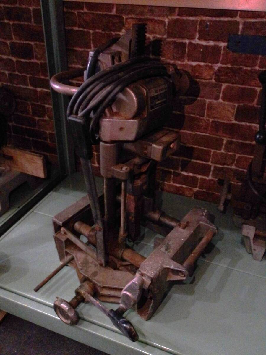 【4195】現状渡し 日立 電気角のみ K30 100V 50/60Hz 10A 1400rpm 穴あけ最大能力 30mm×30mm 角のみ のみ 穴あけ レトロ 当時物拍卖