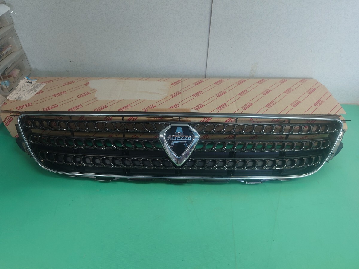 ●トヨタ ALTEZZA アルテッツァGXE10/SXE10 系 ロゴ エンブレム 純正 フロントグリル ラジエターグリル 53155-53040/53101-53060 美品 ③拍卖