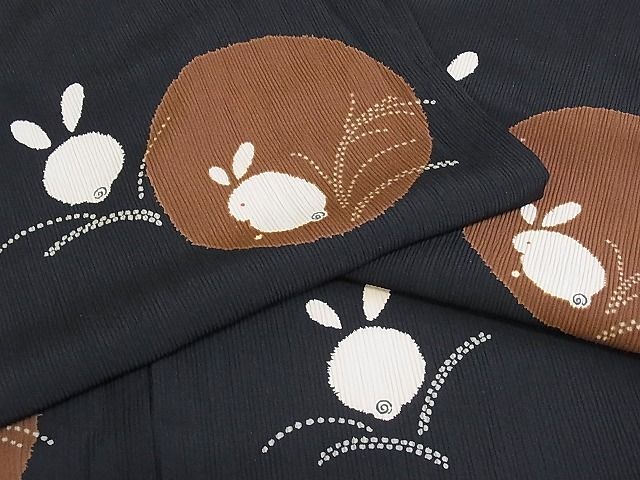 平和屋本店◆極上 夏物 撫松庵 小紋・浴衣兼用 セオアルファ 紗 十五夜 月兎 黒地 着丈166cm 裄丈67cm 洗える着物 3kk2810-ss拍卖