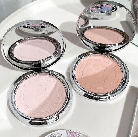 瞬時に毛穴レス&トーンアップ 崩れない スキンパウダー 素肌ファンデーション プレストパウダー あぶらとり さらさら 持ち歩きに可愛い拍卖