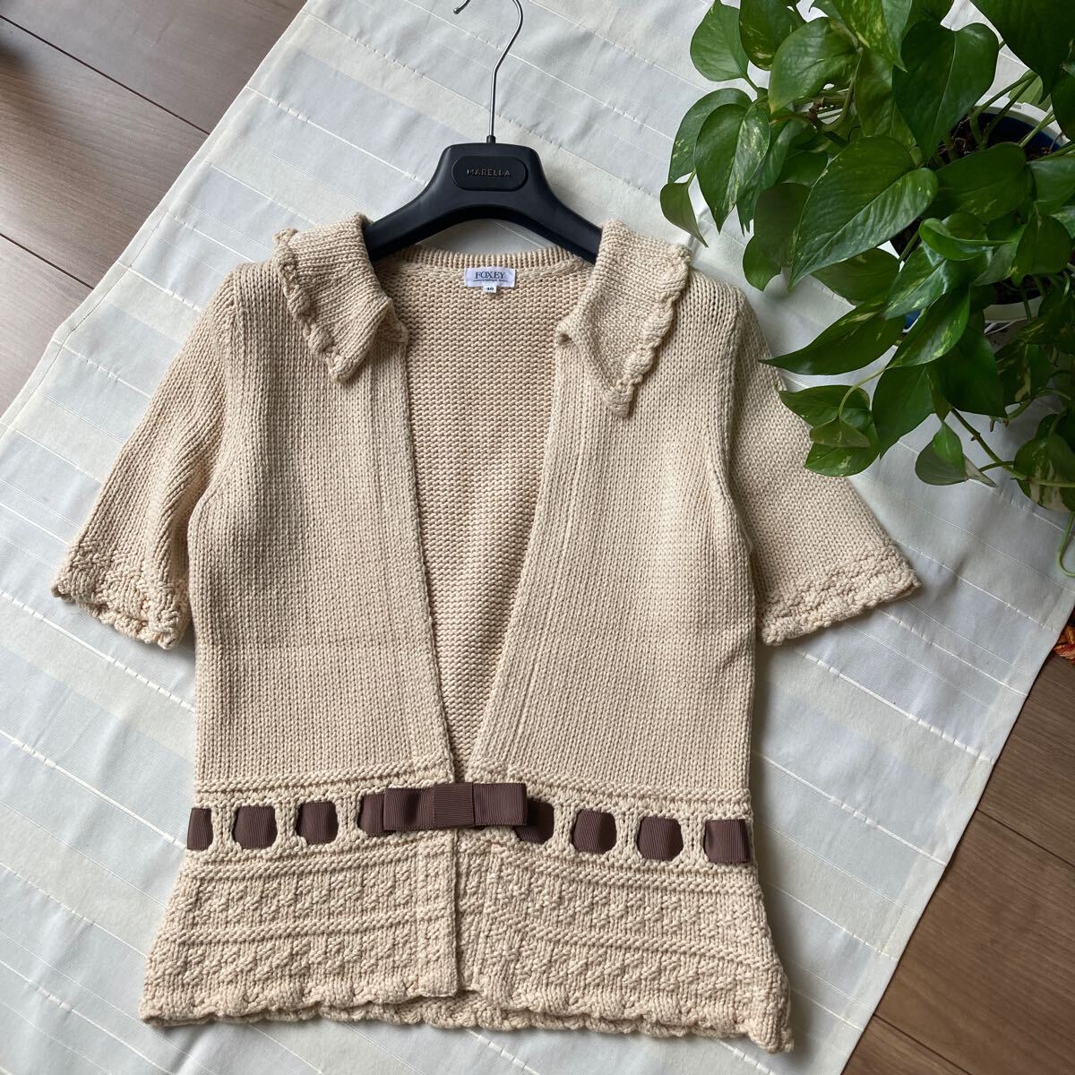 FOXEY*フォクシー◆ざっくり編みのニットカーディガン*ベスト*40*Mぐらい*モカベージュ*Vネック*フロント開閉*リボン*美品拍卖