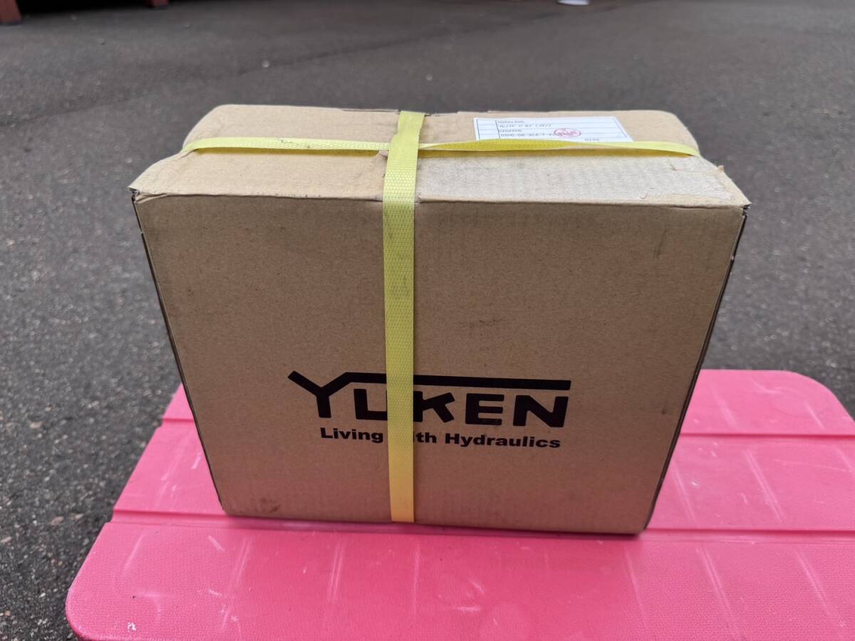 ●● 未使用品 YUKEN 油研 電磁パイロット切換弁 ソレノイドバブル DSHG-06-3C4-T-A100拍卖