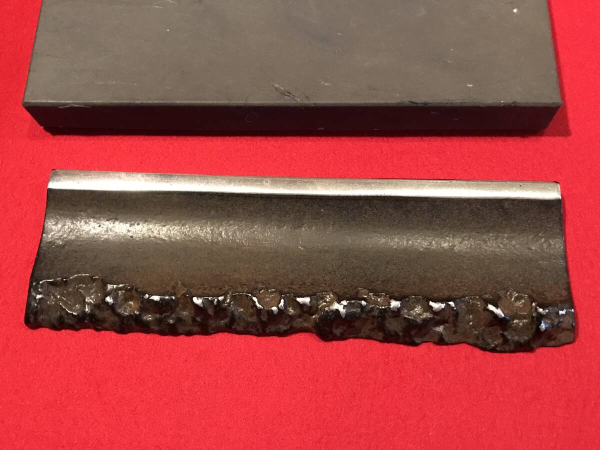 A9451●レトロ 文鎮 ペン置き ペーパーウェイト 鋳物? 磁石につかない金属製 約6.3×19.5×1㎝ スレキズ小汚れなどあり 箱にキズシミ劣化拍卖