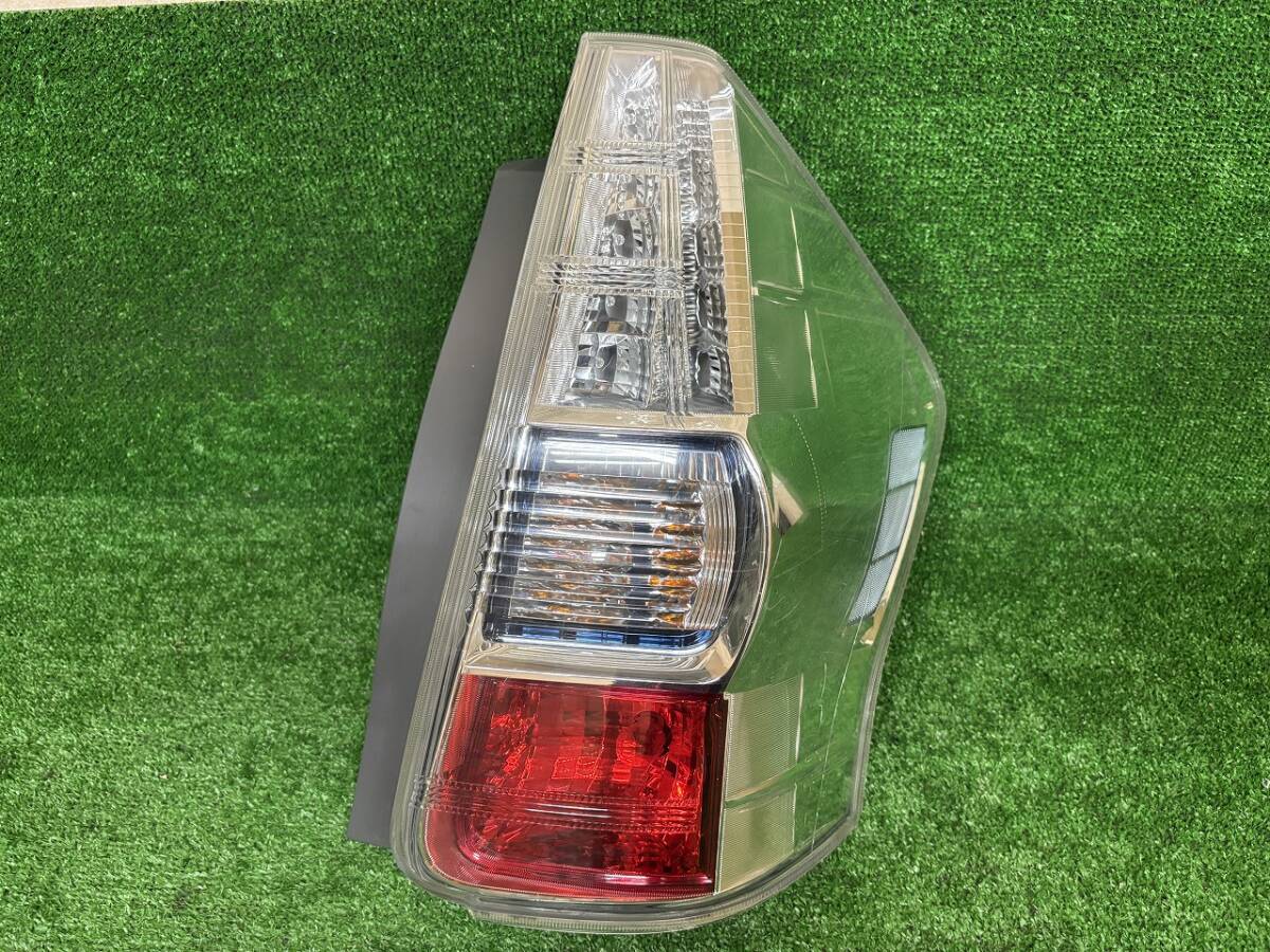 ◆◇プリウスアルファ ZVW40W/ZVW41W 寒冷地 Rフォグ付 純正右テールランプ STANLEY 47-47◇◆拍卖