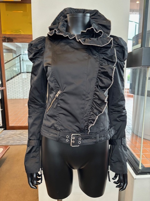 ☆シェルビーノストリート(SCERVINO Street)のフリル付ブルゾン(黒)/¥120,000☆拍卖