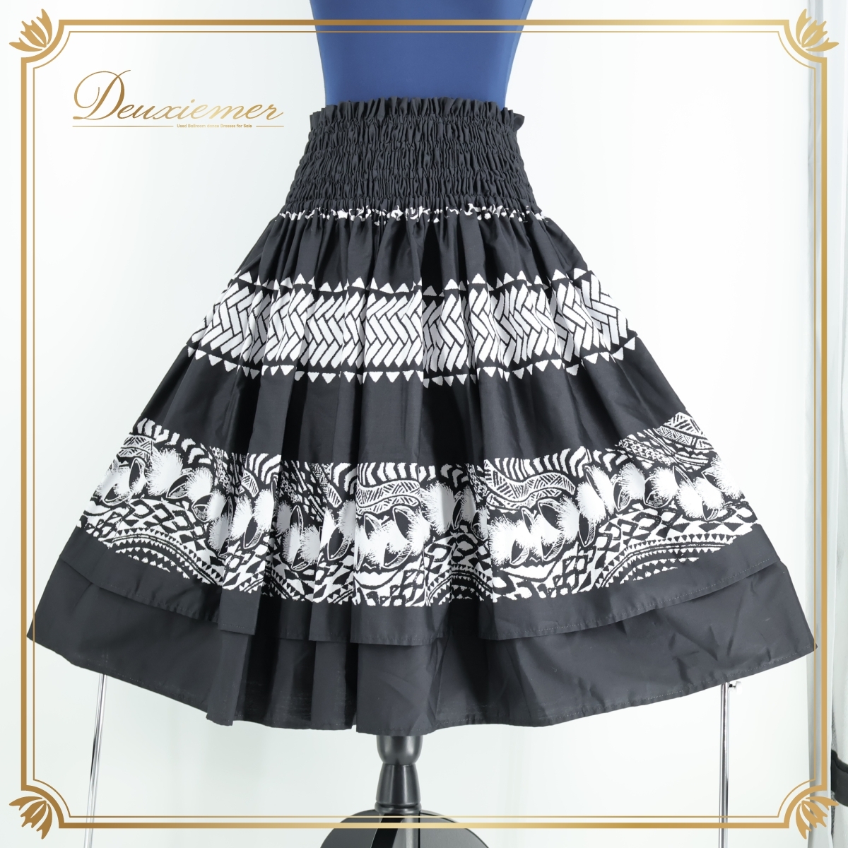 『送料無料』 【フラダンス衣装】ブラック系 パウスカート 黒 白 花柄 モノトーン ホワイト ハワイアンプリント アロハ かわいい ふんわり拍卖