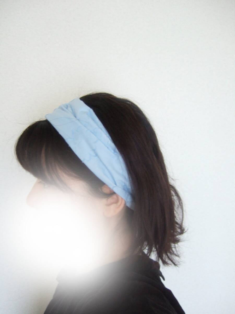 ★即決★ハンドメイド 浮き花が大人かわいいアクセント 晴れブルー コットンのゆるターバン***ヘアバンド リゾートにも 首元涼しく拍卖