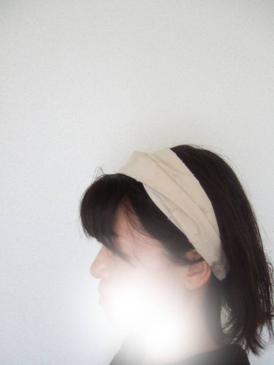 ★即決★ハンドメイド 浮き花が大人かわいいアクセント 上品なベージュコットンのゆるターバン***ヘアバンド リゾートにも 首元涼しく拍卖