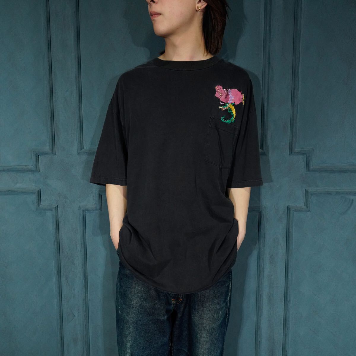 USA VINTAGE The Disney Store CHARACTER EMBODIERY DESIGN POCKET T SHIRT/アメリカ古着キャラクター刺繍デザインポケットTシャツ拍卖