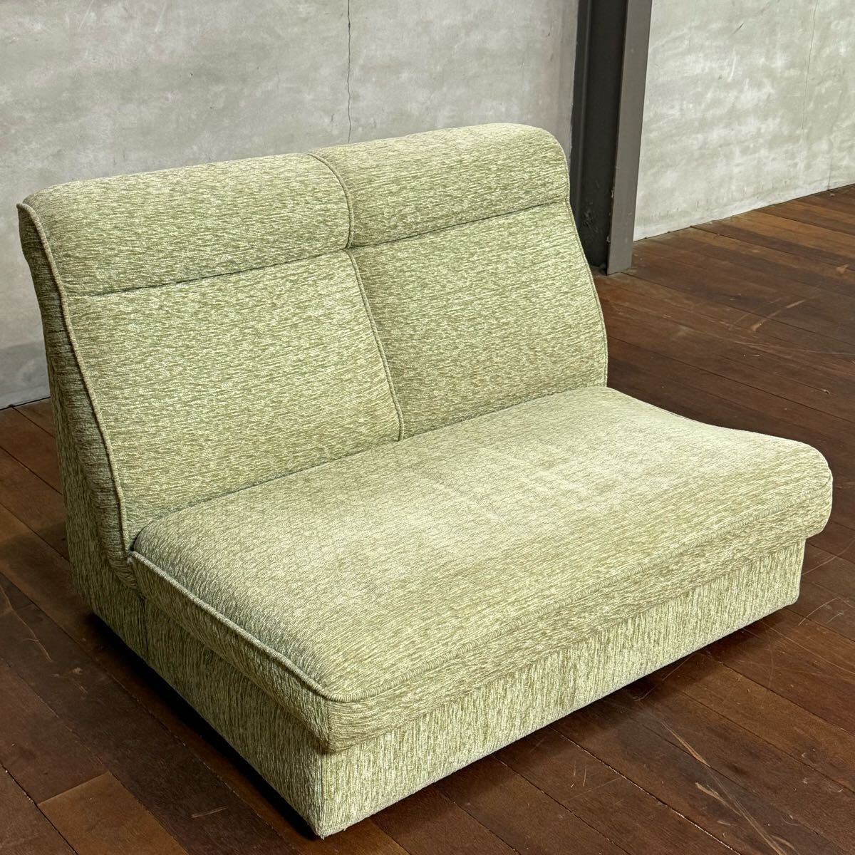 H15K42b オールドカリモク 2人掛けソファ ファブリック 2Pソファ 2シーター ラブソファ 収納付きソファ フロアソファ拍卖