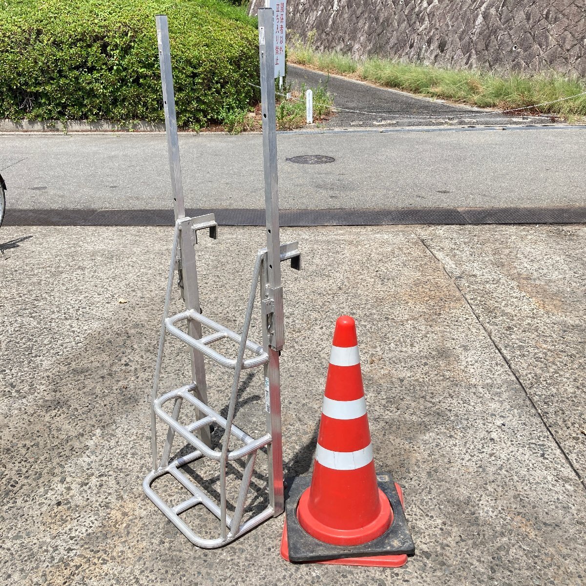 ス清h734 ハラックス 伸縮式手掛かり棒付あおりステップ巾広 アルミ製トラックステッパー TSW-925■ステップ(巾395x奥140mm)3段 引掛ゴム付拍卖