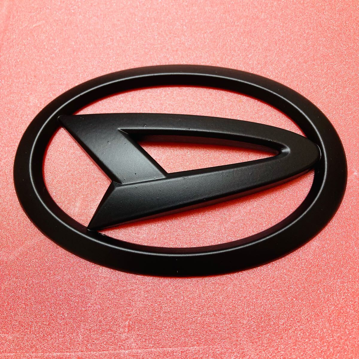 ダイハツ DAIHATSU エンブレム マットブラック 純正 ロゴ マーク カスタム トール ロッキー アルティス メビウス ブーン ルミナス クー etc拍卖