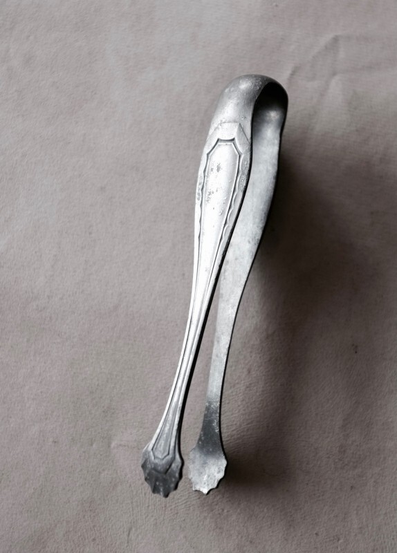 フランス アールデコ 帆立貝のシュガートング アンティーク アルミ シェル レトロ ヴィンテージ カトラリー プレート ハサミ 銀 シルバー拍卖