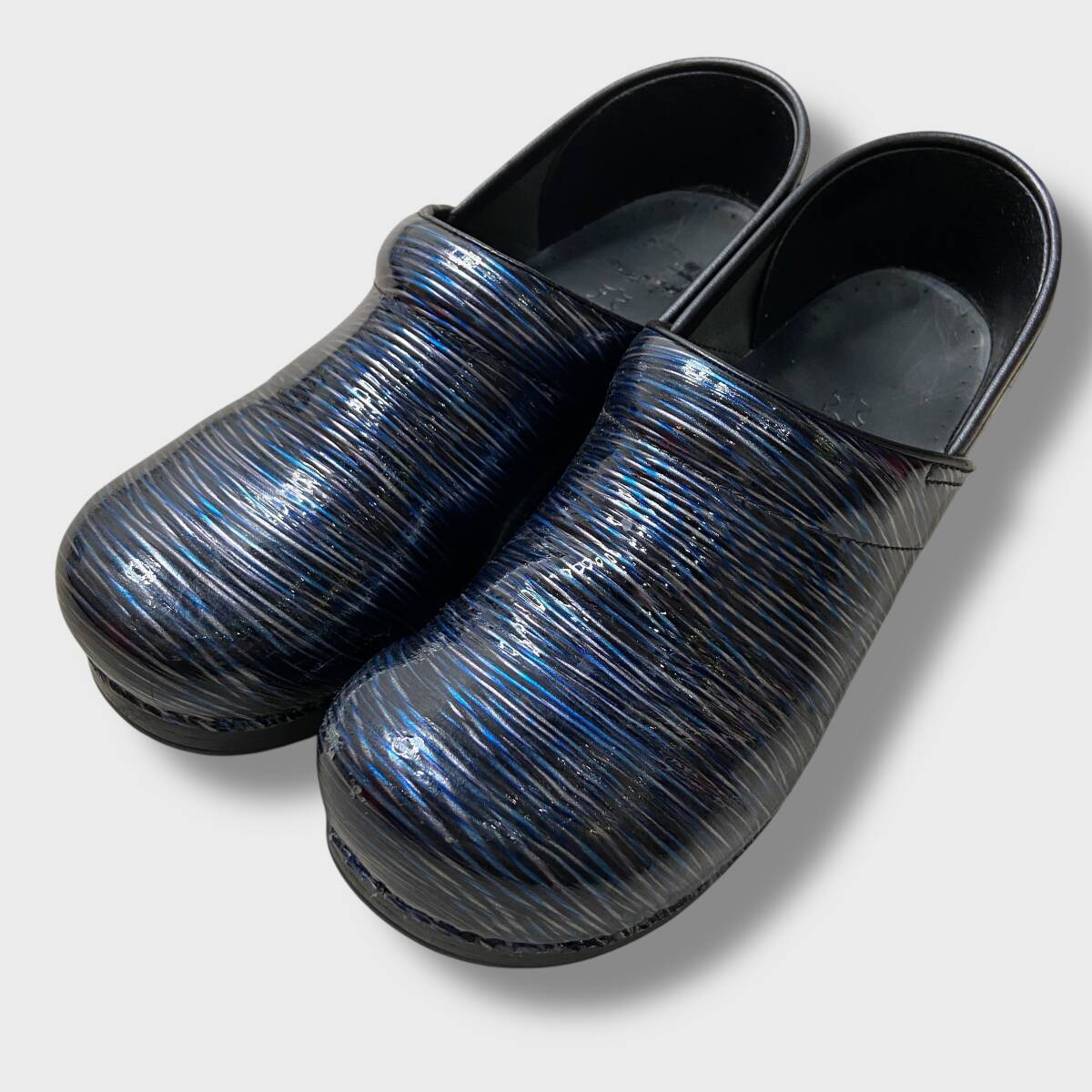 送料無料☆dansko☆ダンスコ☆プロフェッショナル☆パテントレザー☆メタリック調☆レザーシューズ☆25.5-26cm☆G25M拍卖