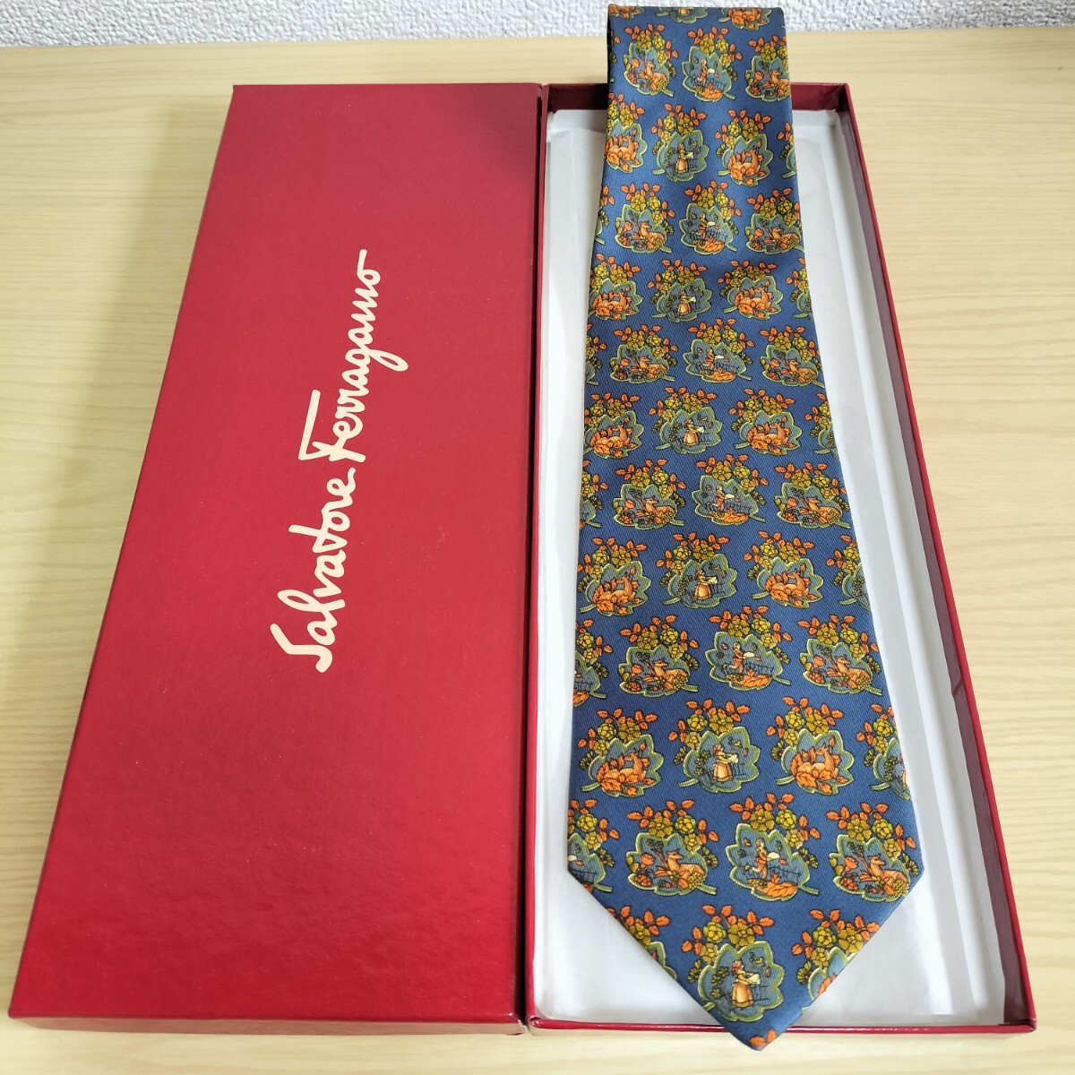Salvatore Ferragamo(サルヴァトーレフェラガモ)人葉っぱ花動物模様ネクタイ拍卖